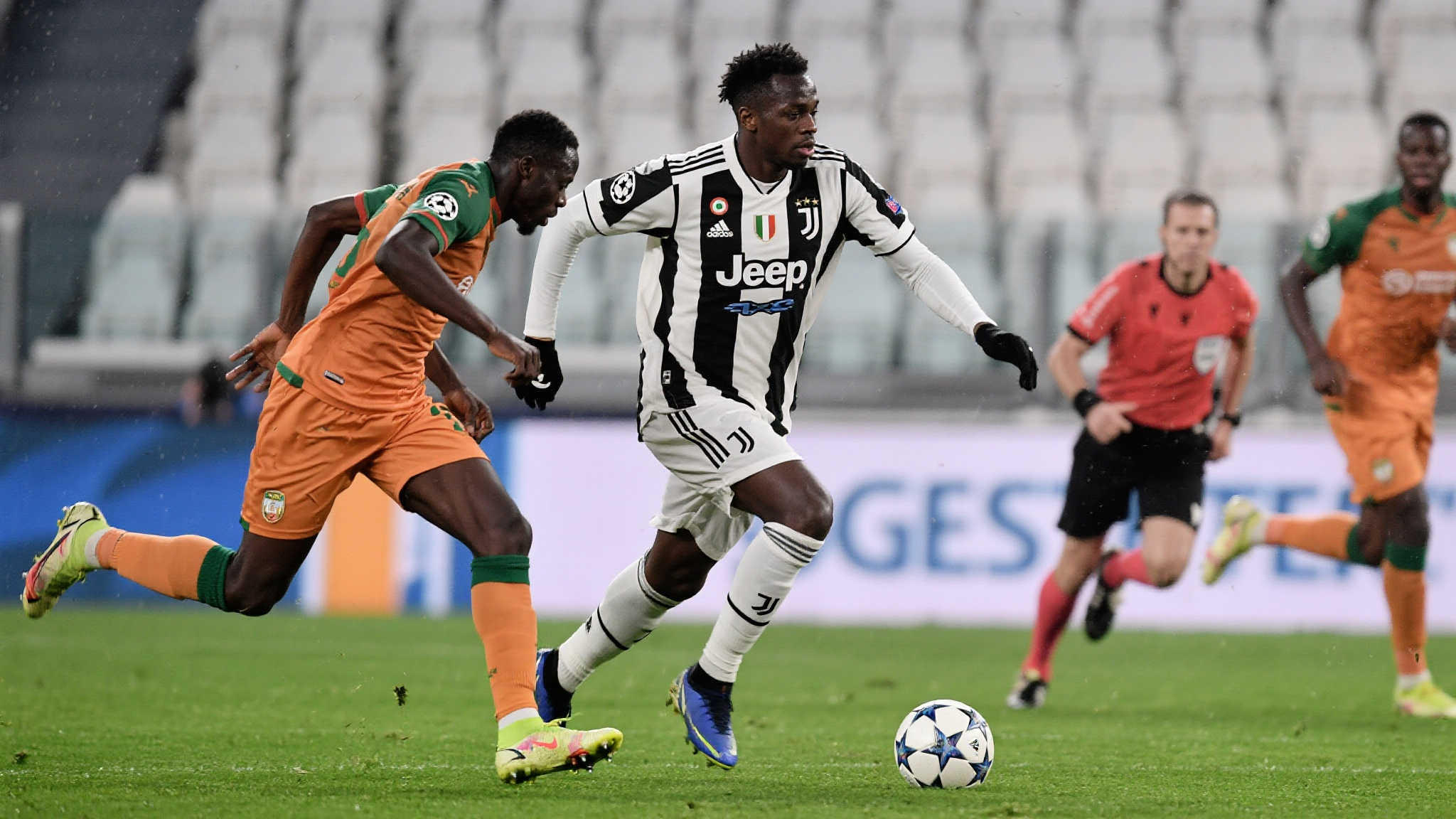 与他们展开较量的是一直备受瞩目的非洲冠军。他们凭借