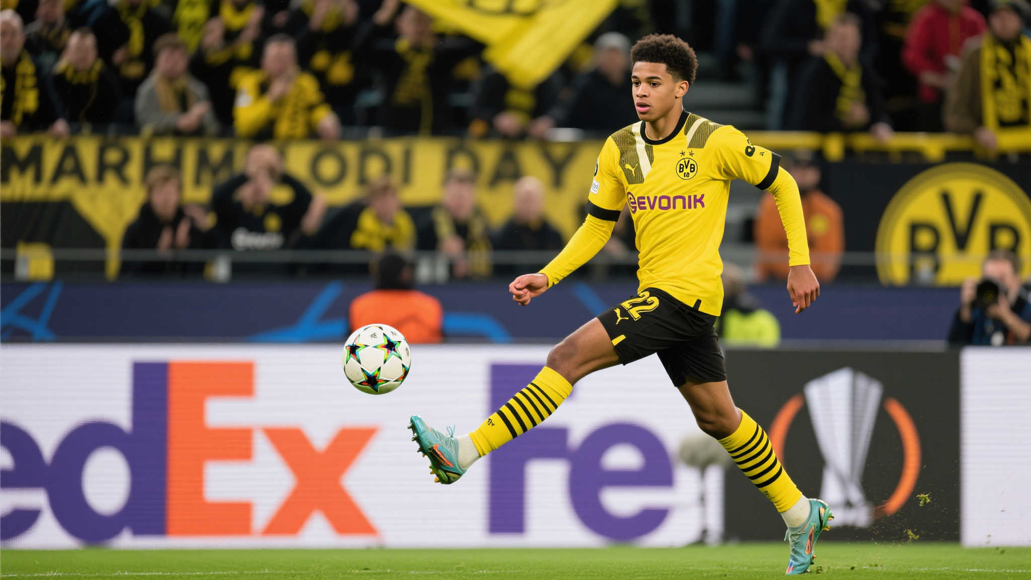 在足球的世界里，每一场比赛都能诞生新的英雄。而在最